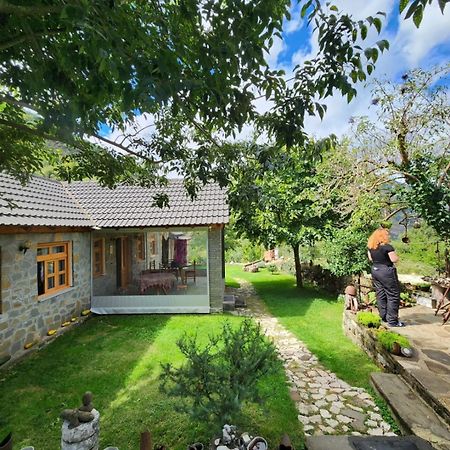 Bujtina Peshtan Guesthouse&Camping Tepelene ภายนอก รูปภาพ