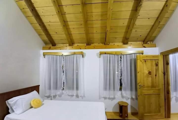 Bujtina Peshtan Guesthouse&Camping Tepelene ภายนอก รูปภาพ