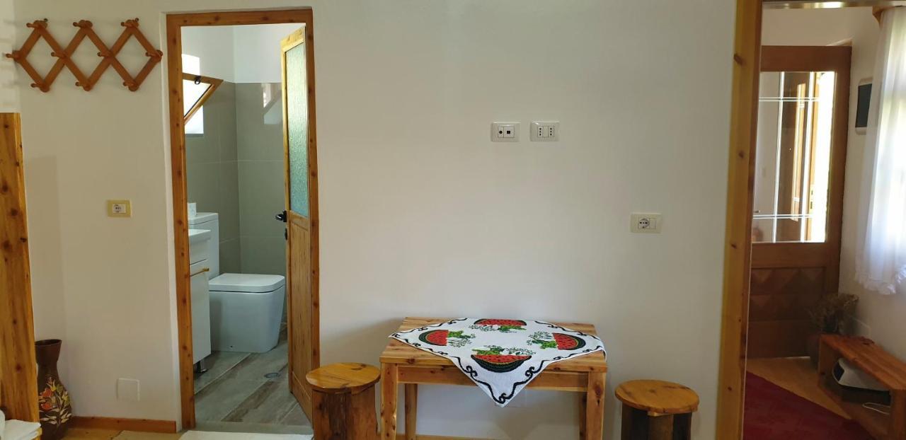 Bujtina Peshtan Guesthouse&Camping Tepelene ภายนอก รูปภาพ