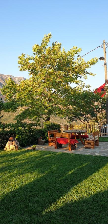 Bujtina Peshtan Guesthouse&Camping Tepelene ภายนอก รูปภาพ