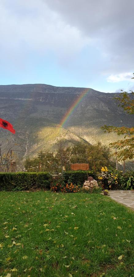 Bujtina Peshtan Guesthouse&Camping Tepelene ภายนอก รูปภาพ
