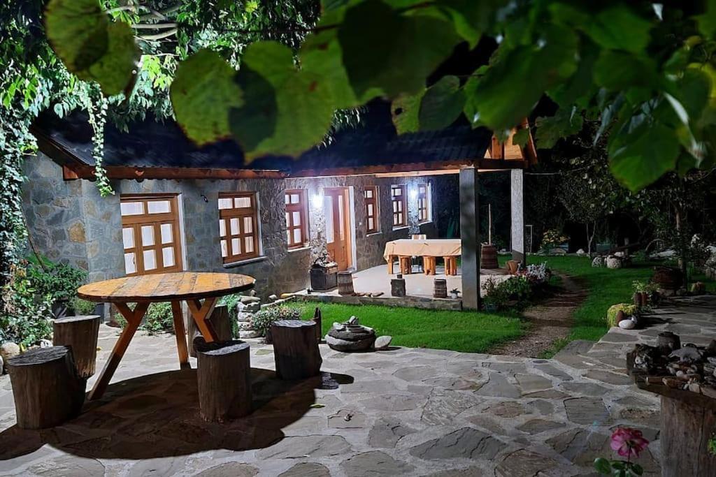 Bujtina Peshtan Guesthouse&Camping Tepelene ภายนอก รูปภาพ