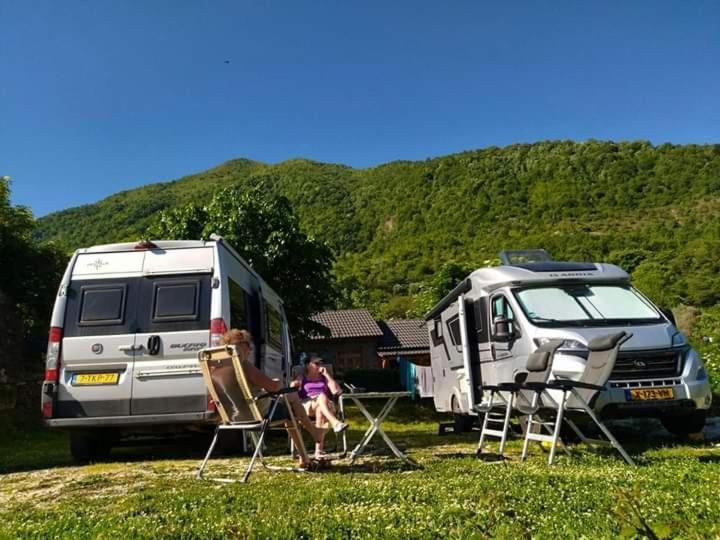 Bujtina Peshtan Guesthouse&Camping Tepelene ภายนอก รูปภาพ