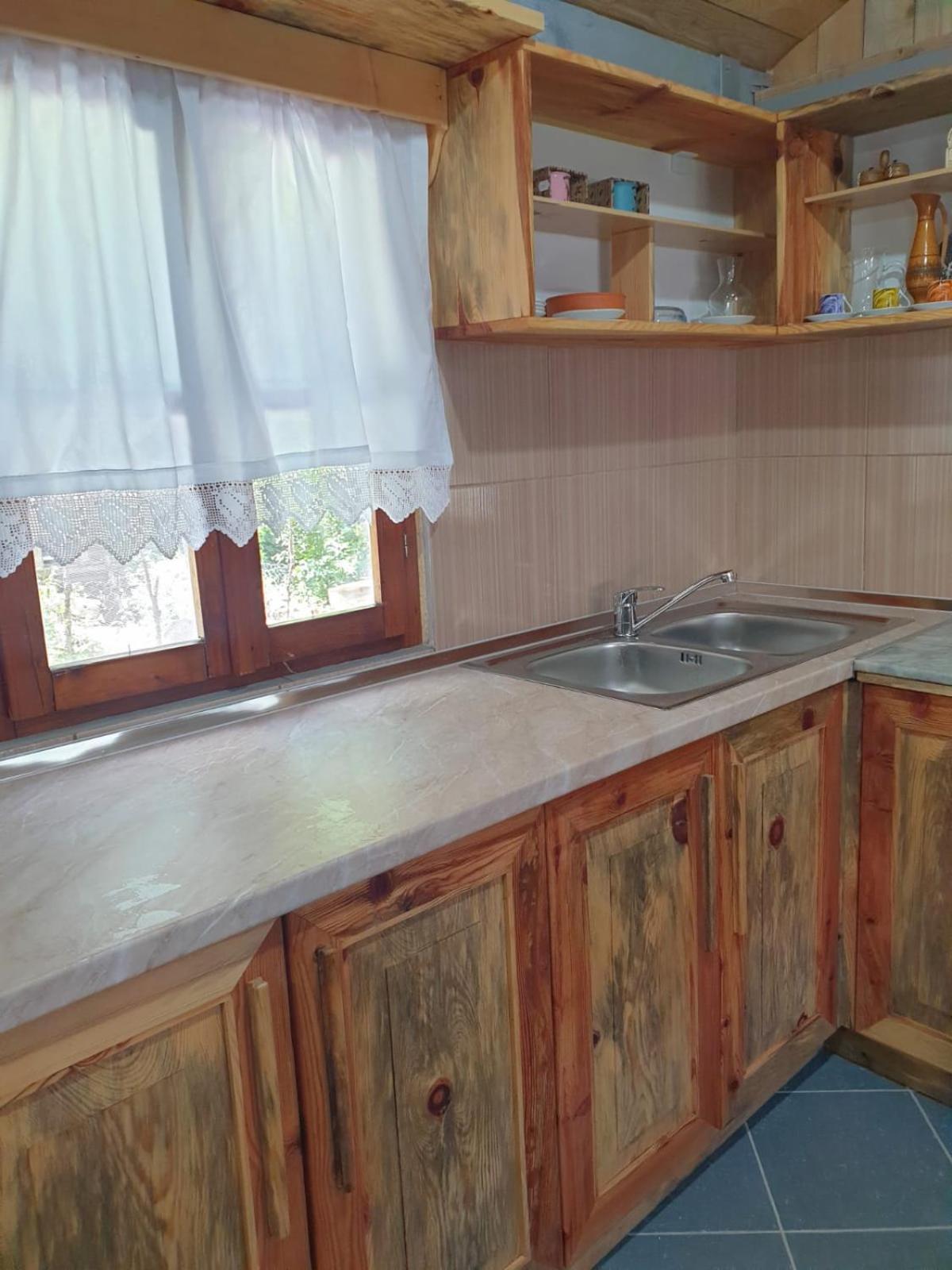 Bujtina Peshtan Guesthouse&Camping Tepelene ภายนอก รูปภาพ